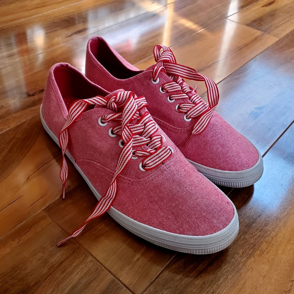 CITY SNEAKS Red/White Sneakers - Size 10 EUC